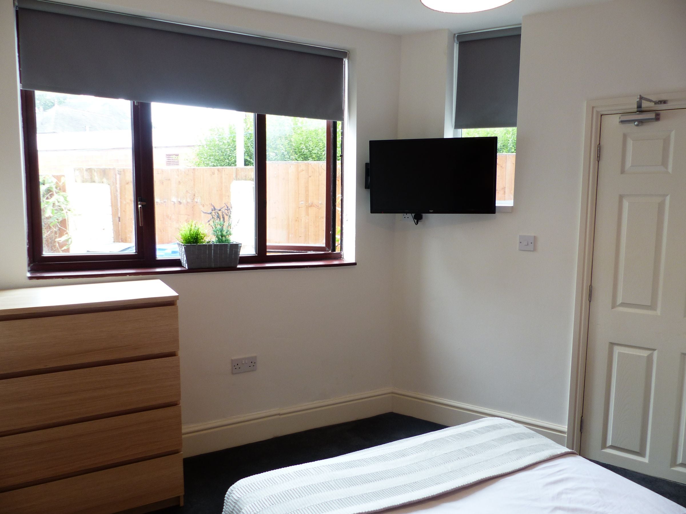 Room Elphinstone Road in Stoke-on-Trent