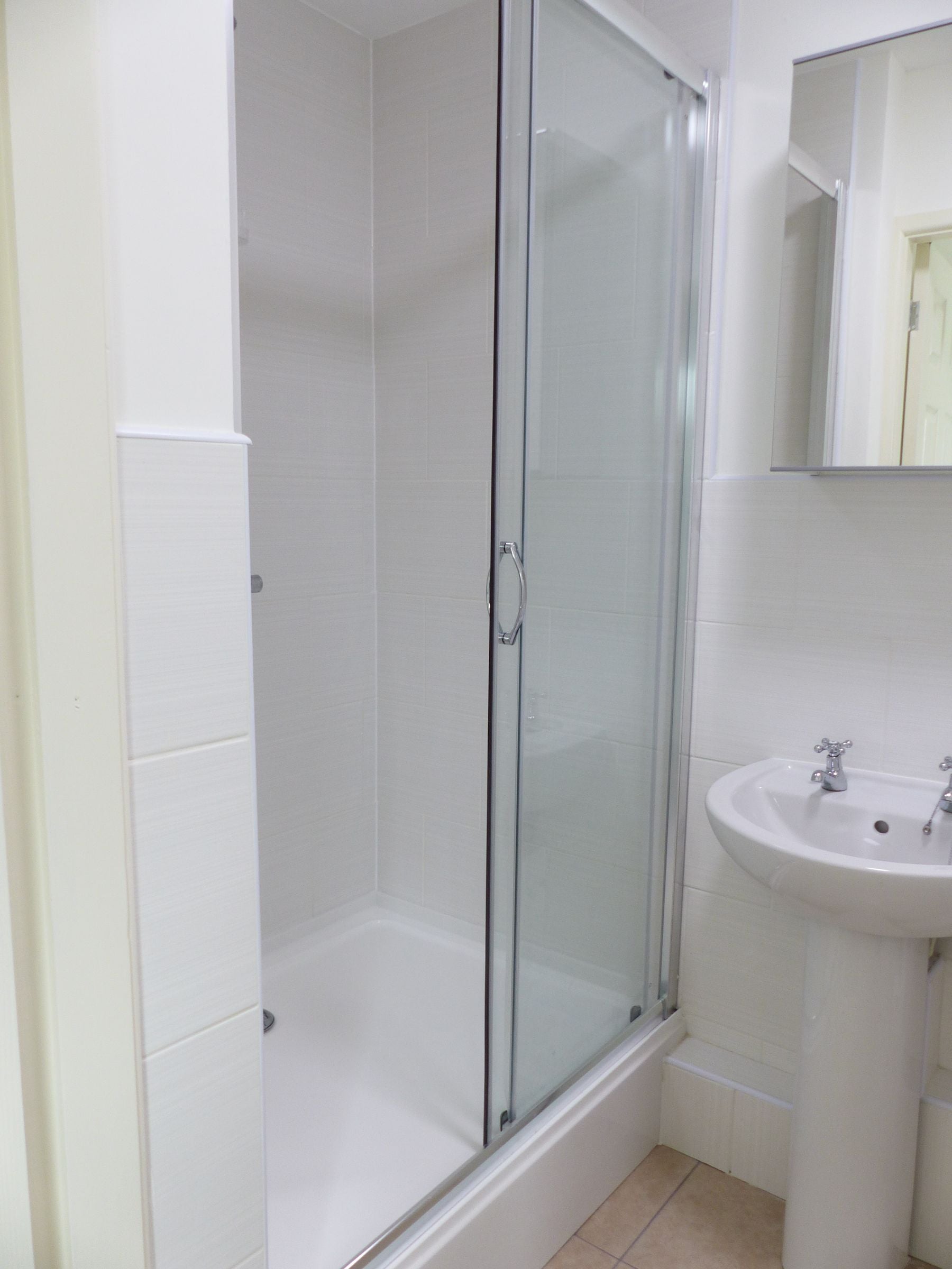 Room Elphinstone Road in Stoke-on-Trent
