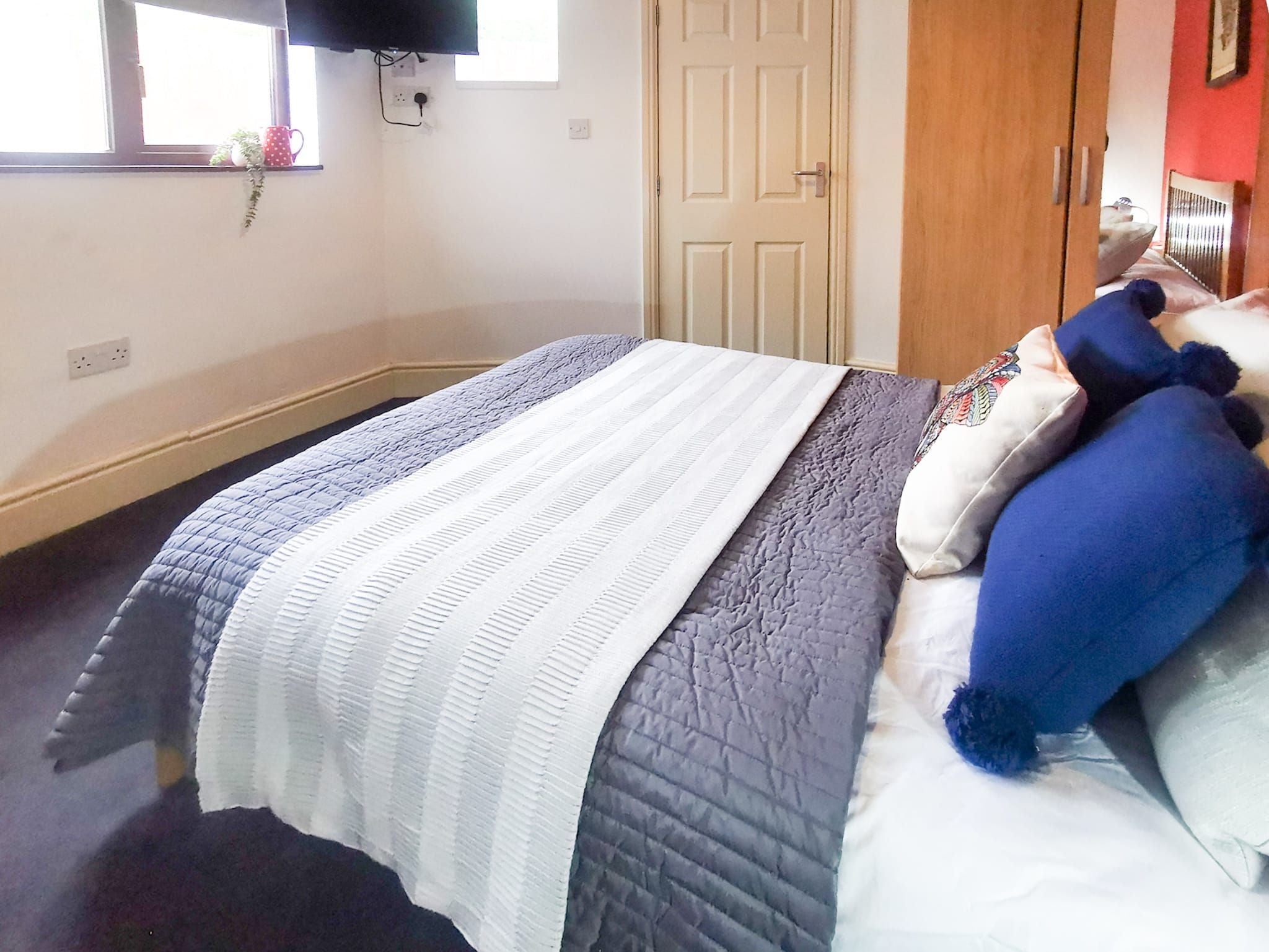 Room Elphinstone Road in Stoke-On-Trent