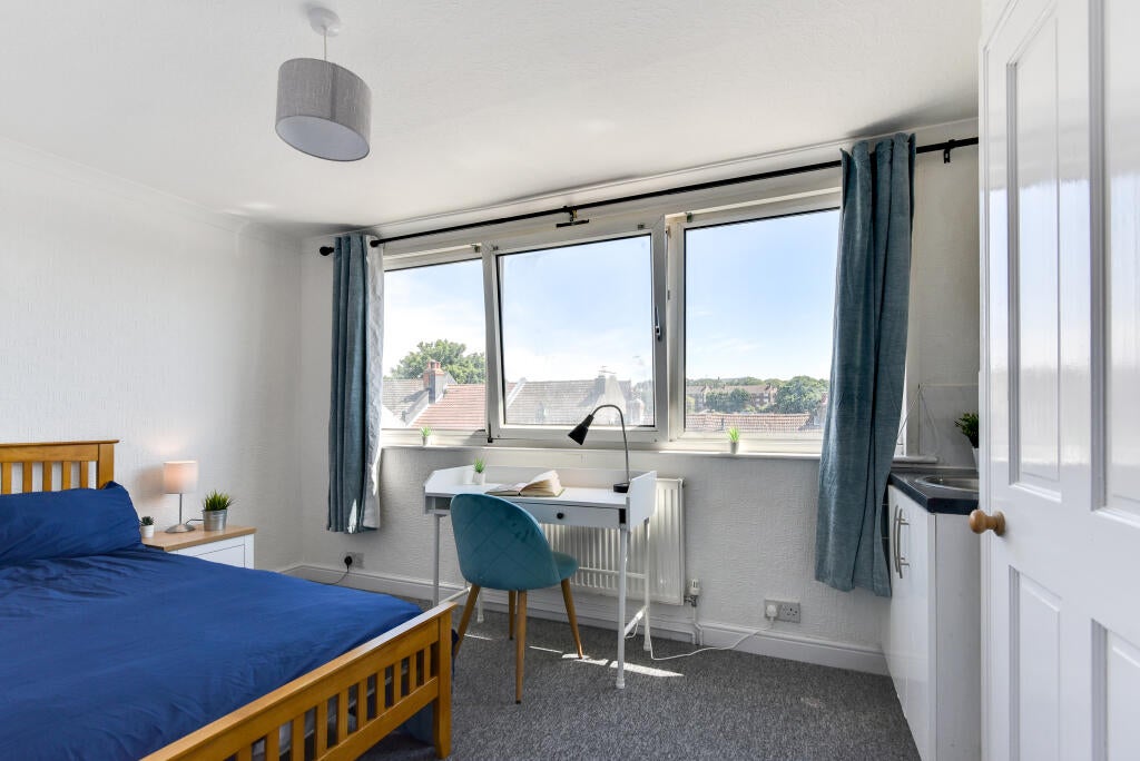 Flat Hollingbury Road in Brighton