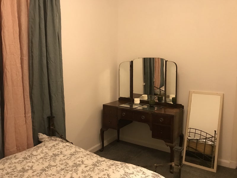 Room Loaning Crescent in City of Edinburgh