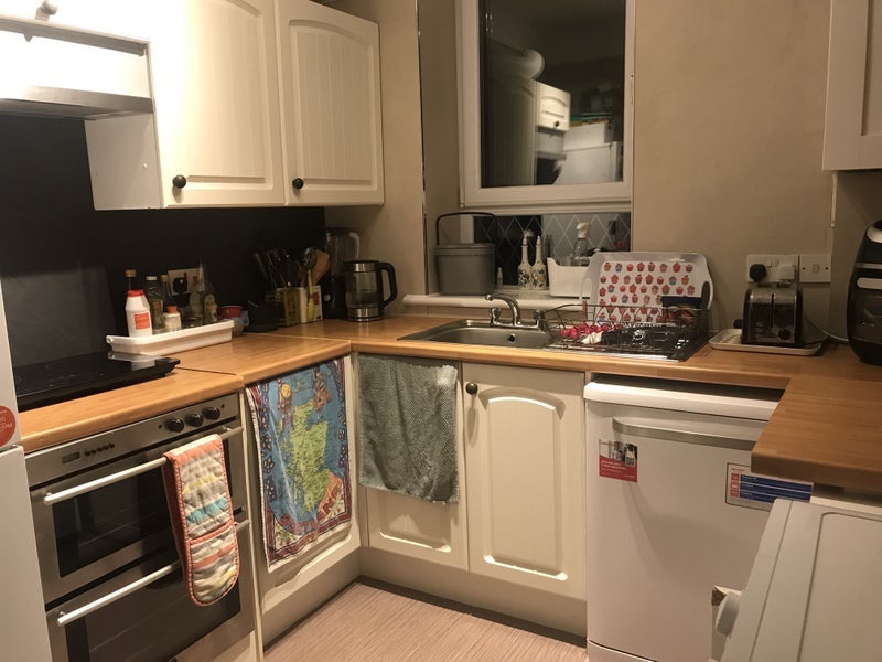 Room Loaning Crescent in City of Edinburgh