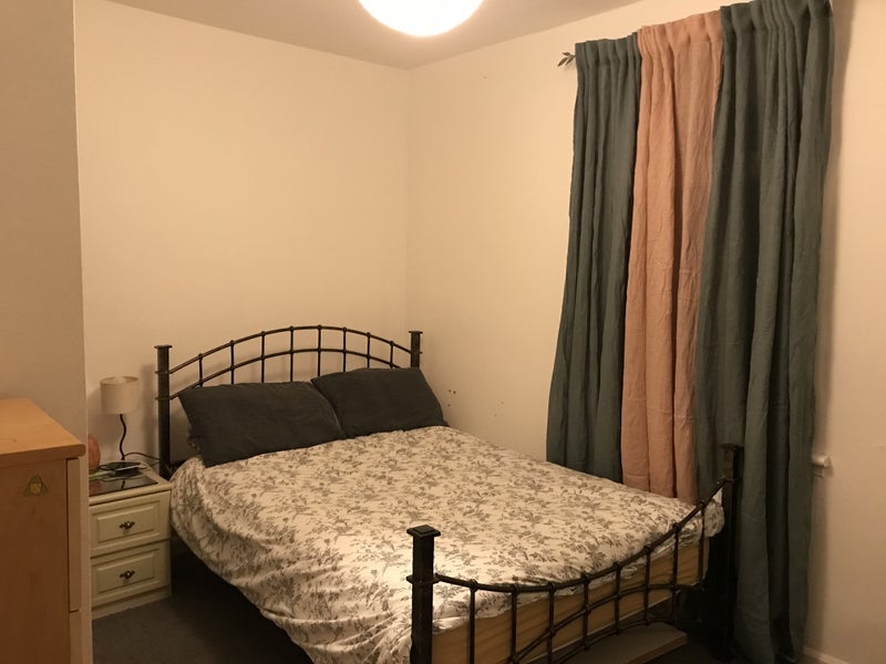 Room Loaning Crescent in City of Edinburgh