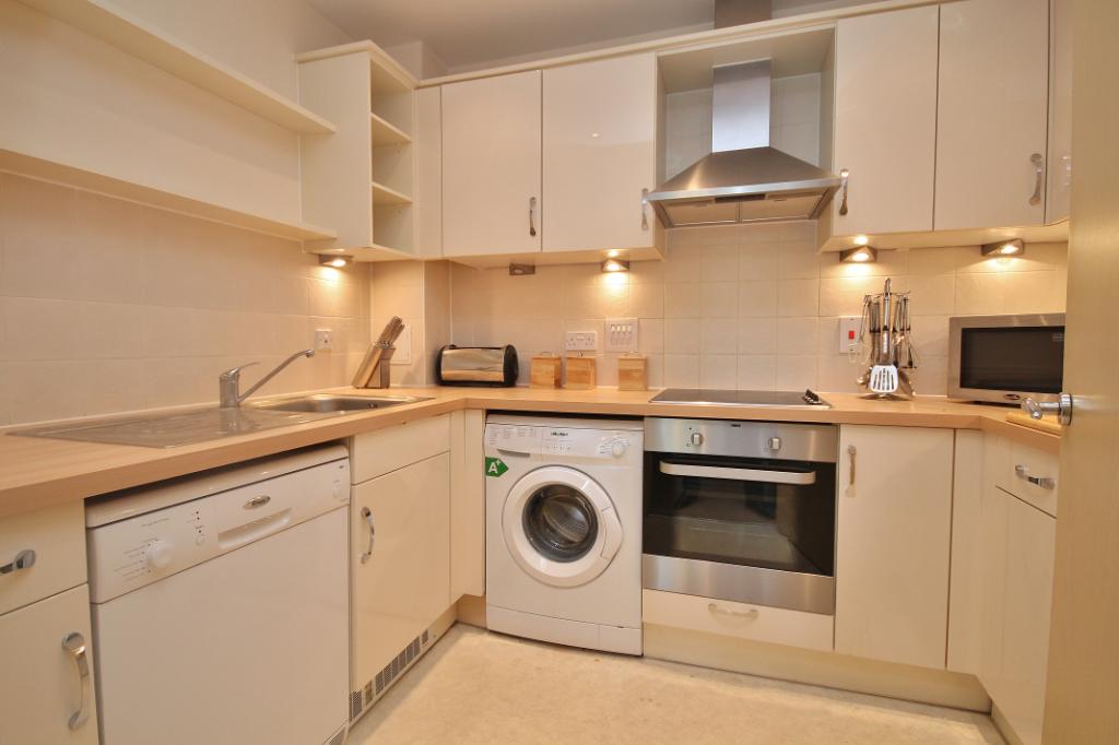 Flat Oriental Road in Woking