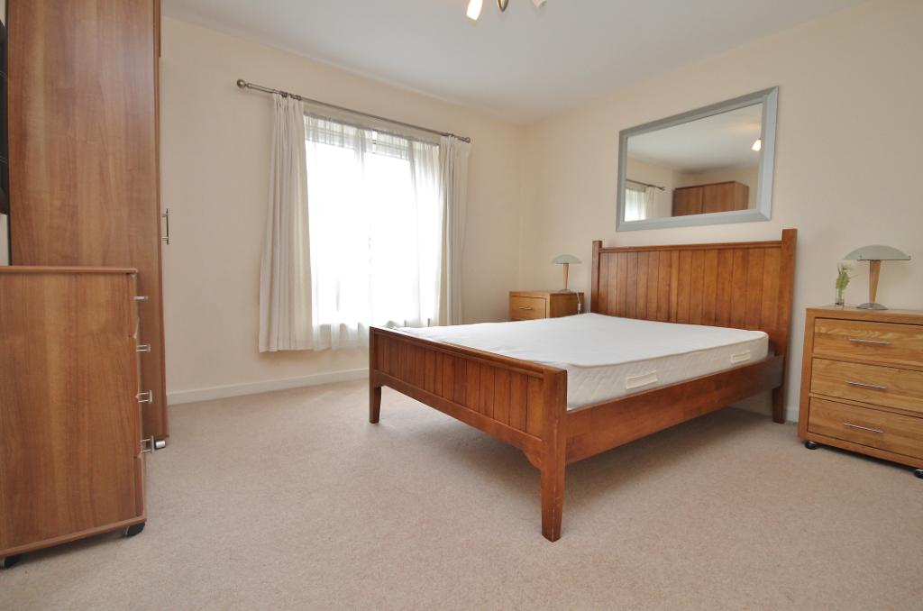 Flat Oriental Road in Woking