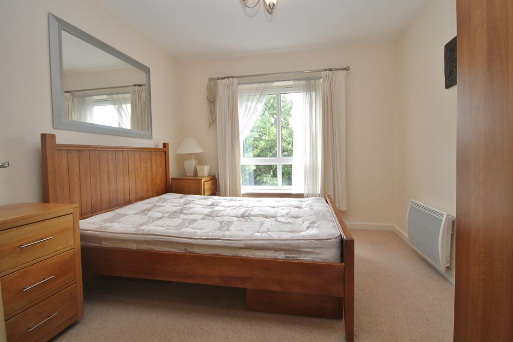 Flat Oriental Road in Woking