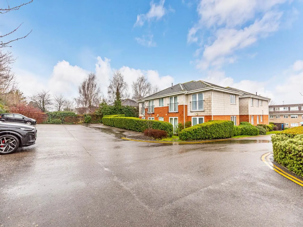 Flat Oakdale Road in Poole