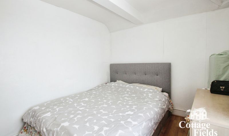 House Aldersbrook Avenue in Greater London