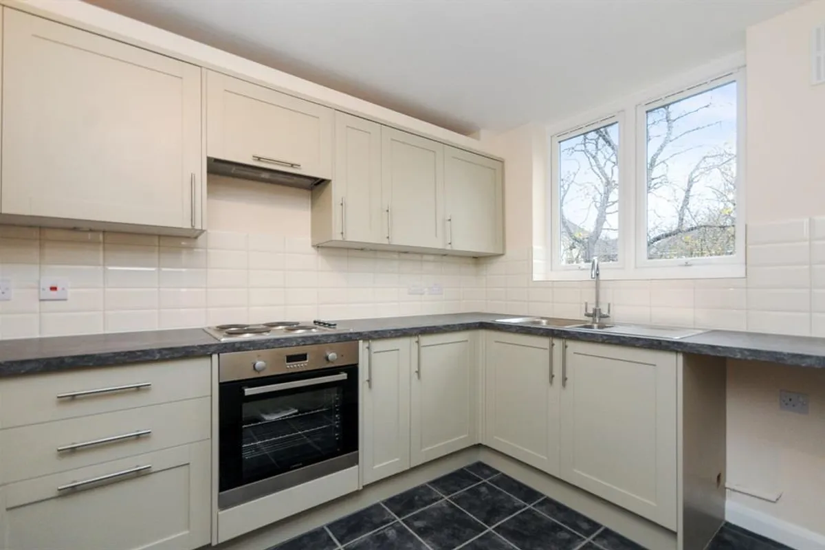 Flat Cavendish Road in Greater London