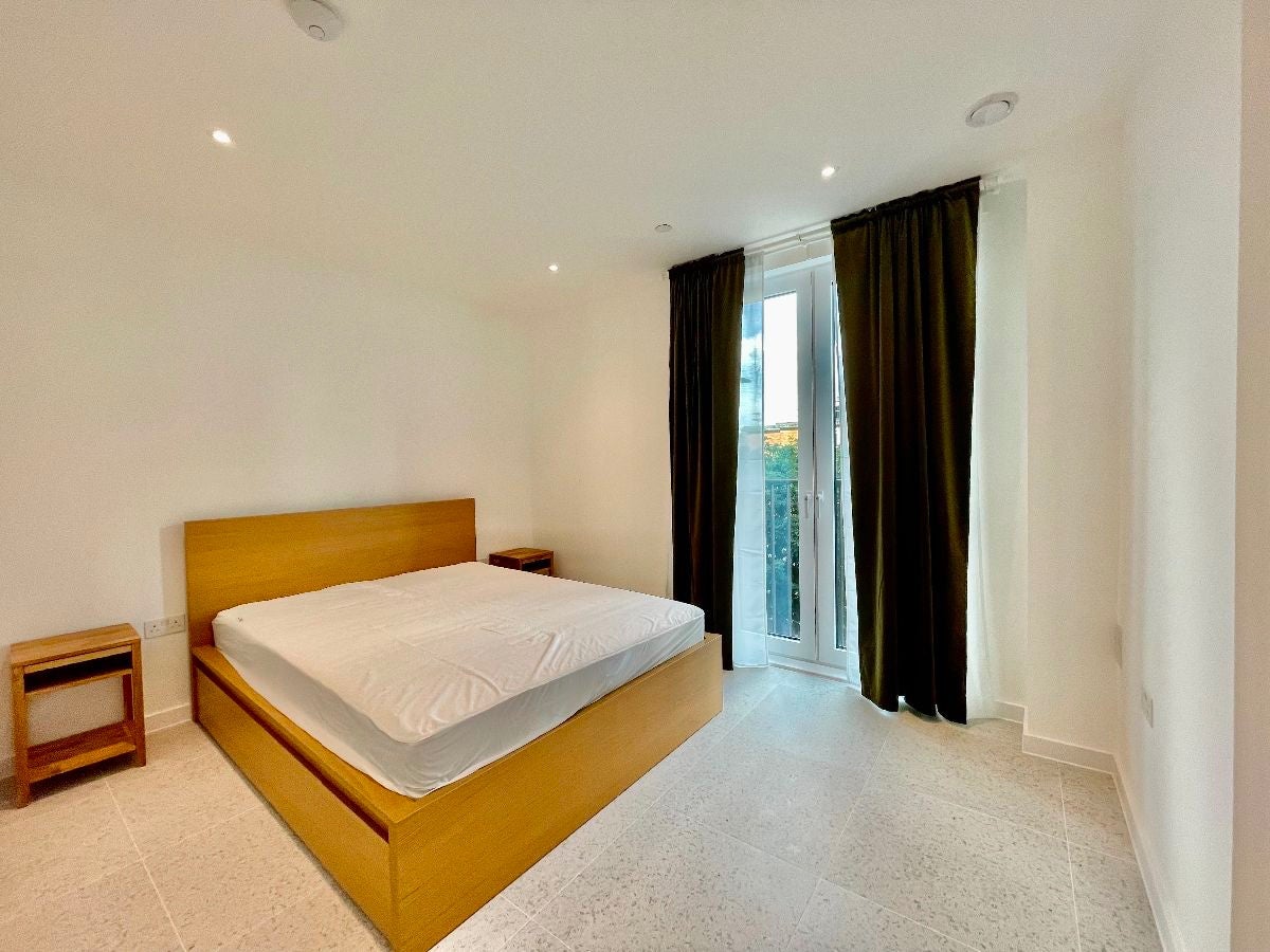 Flat Sidney Street in Greater London