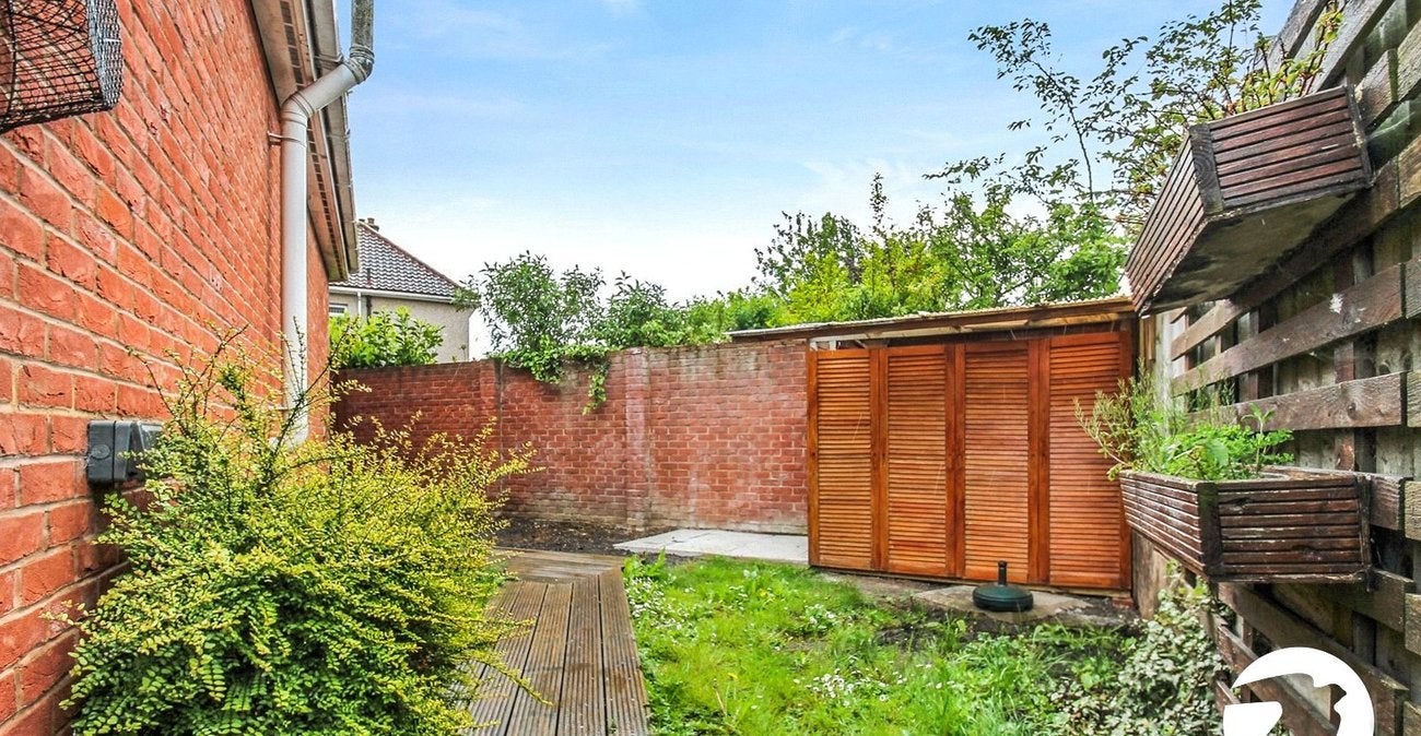 House Kitchener Avenue in Gravesham