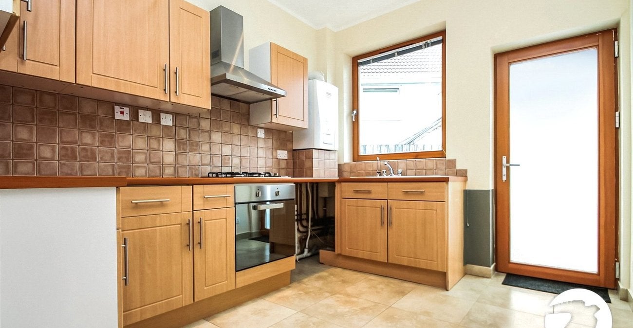 House Kitchener Avenue in Gravesham