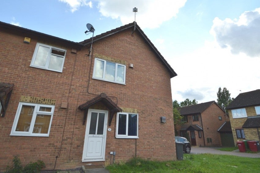 House Moore Close in Slough