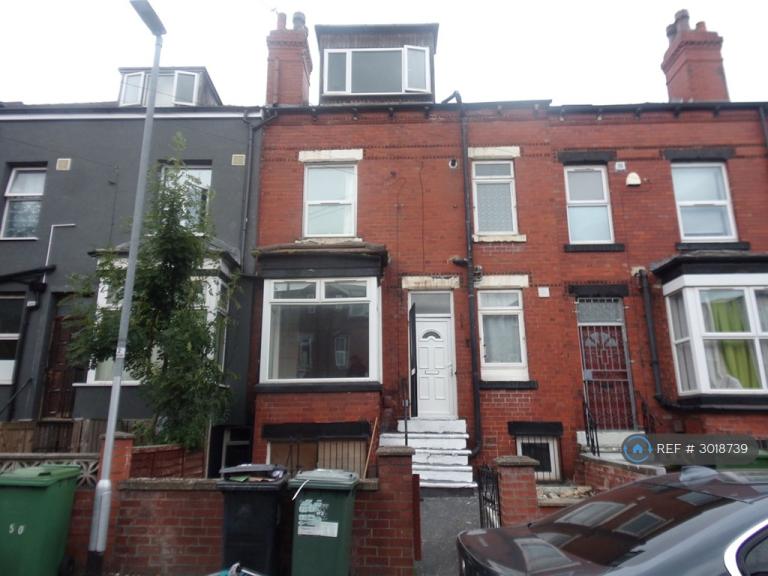 House Woodview Road in Leeds