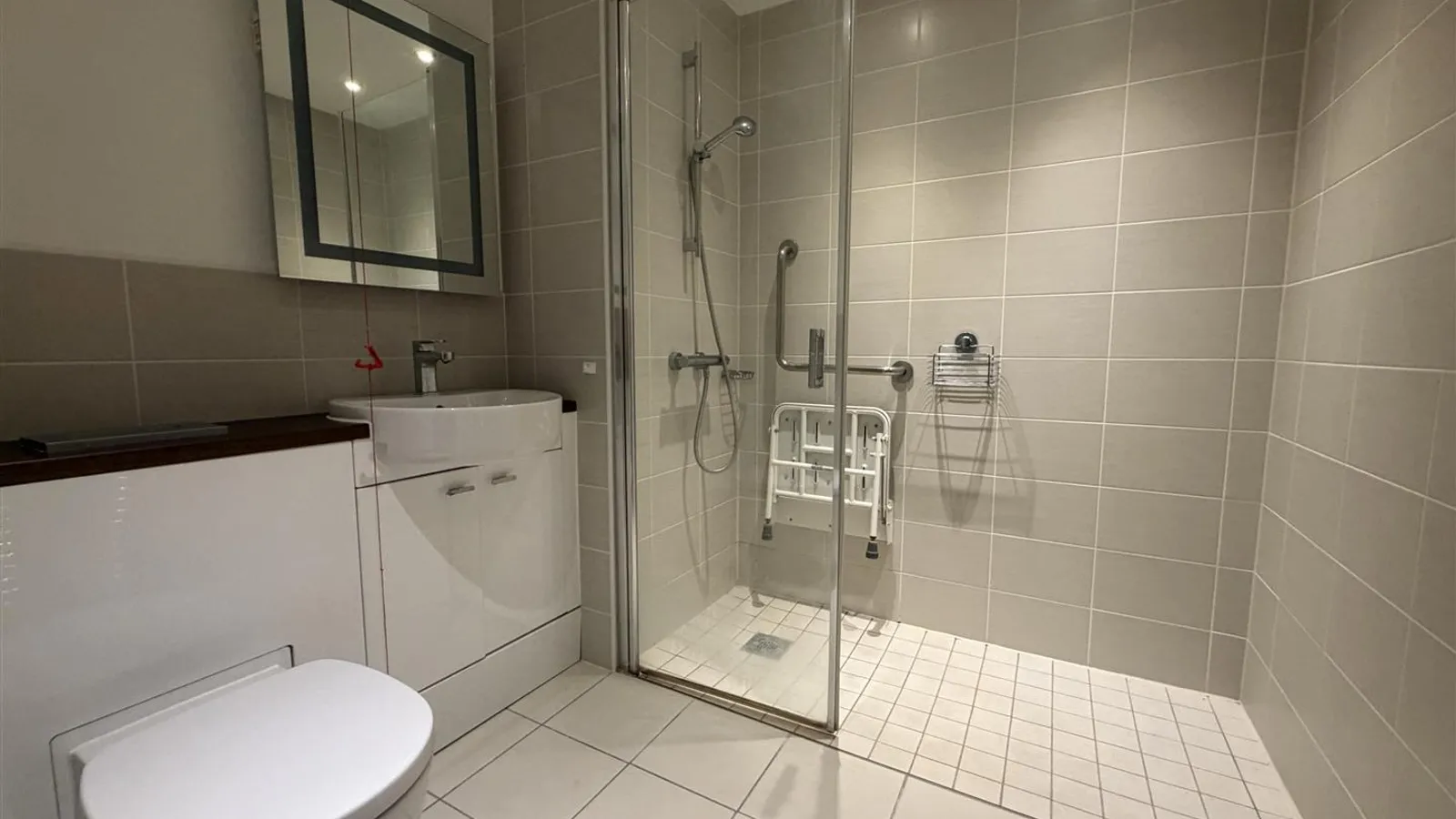 Flat Moorfield Road in Denham