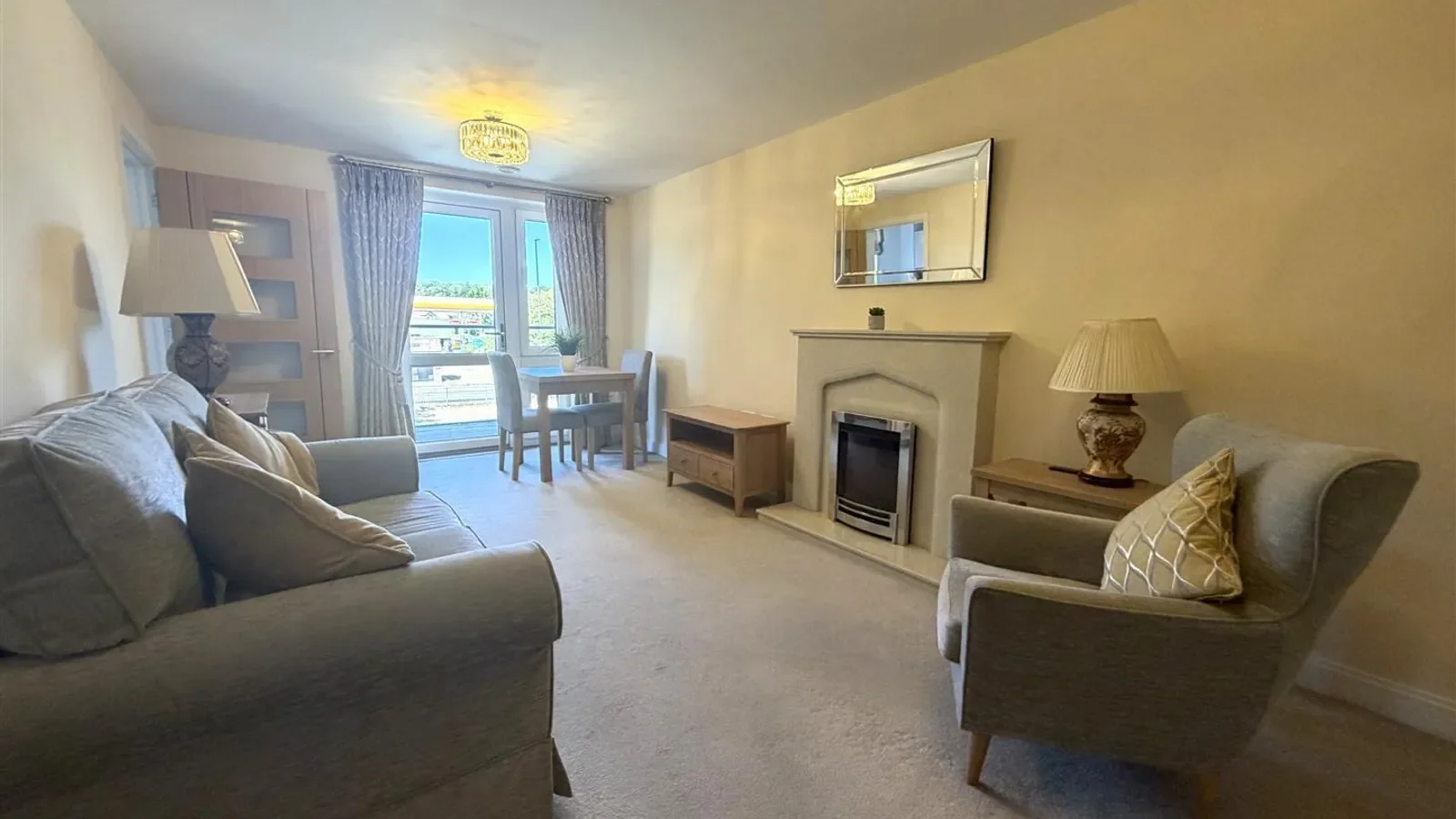 Flat Moorfield Road in Denham