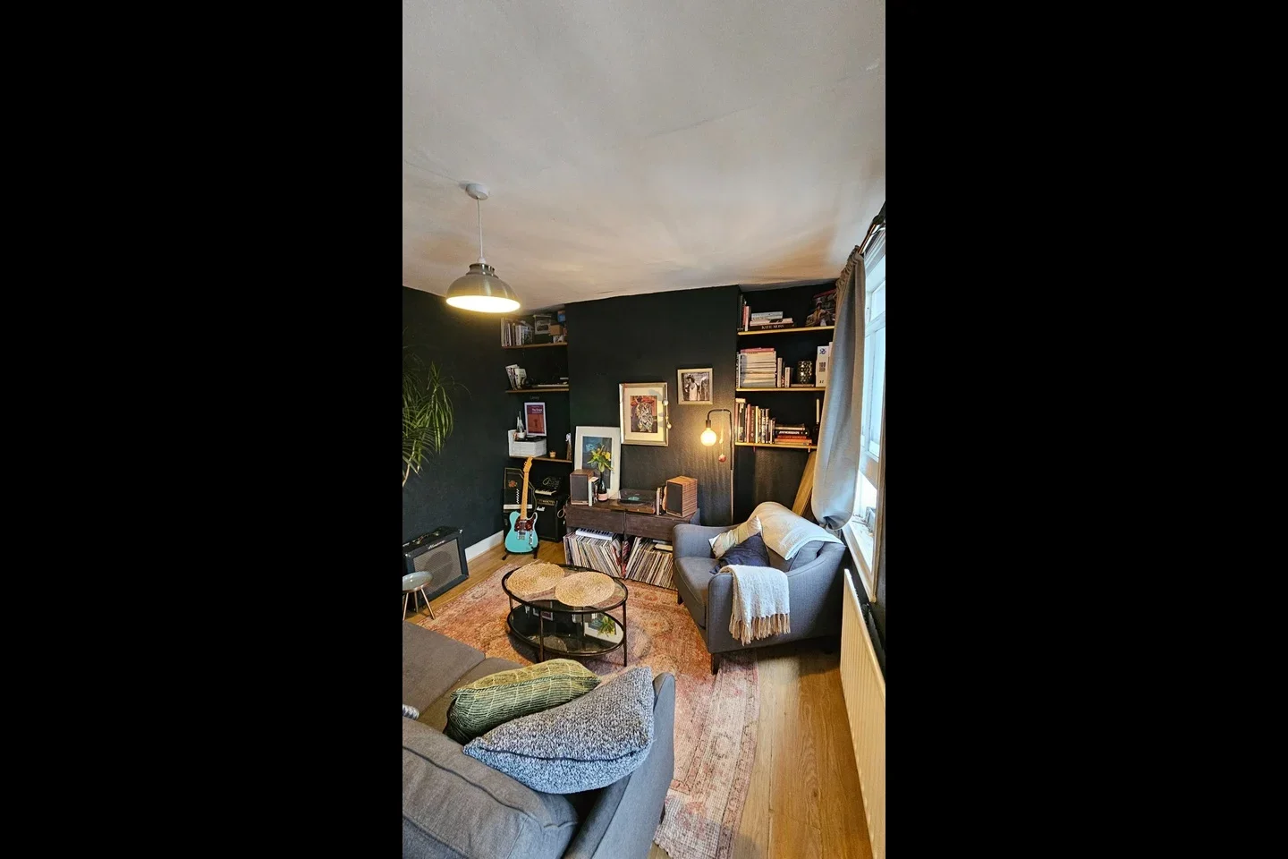 Flat Mabley Street in Greater London