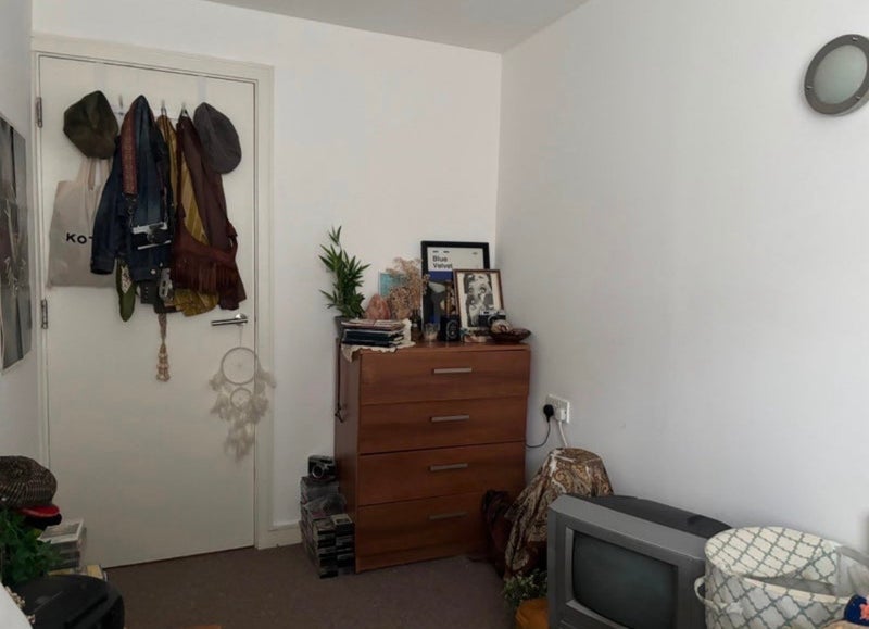 Room Cavell Street in Greater London