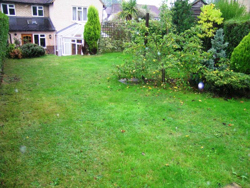 Flat Raymond Crescent in Guildford
