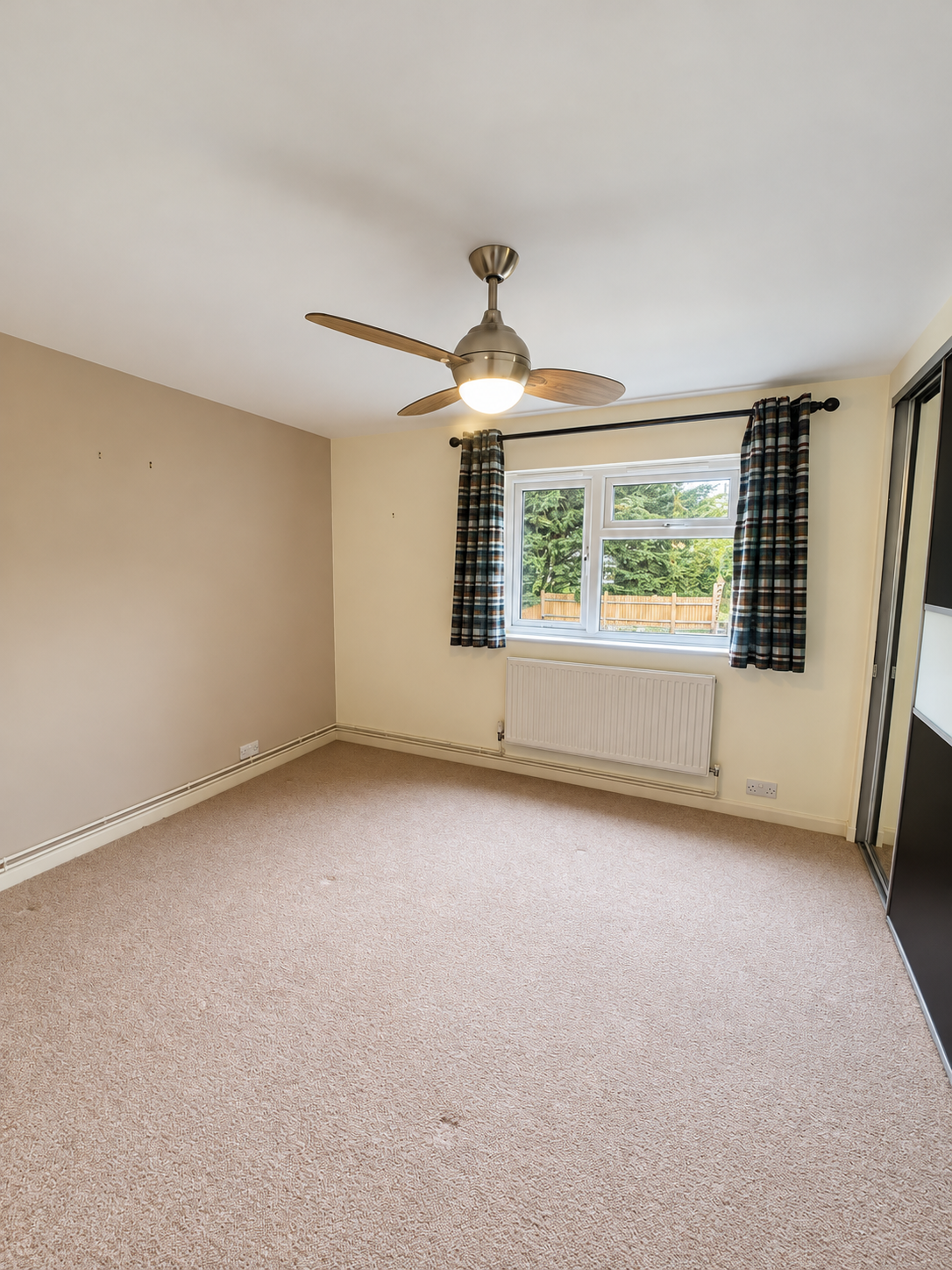 Room Joel Street in Greater London