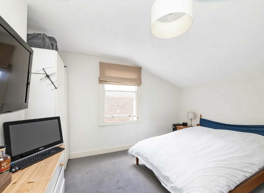 Flat Whittingstall Road in Greater London