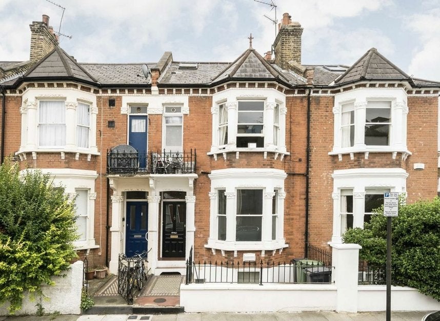 Flat Whittingstall Road in Greater London