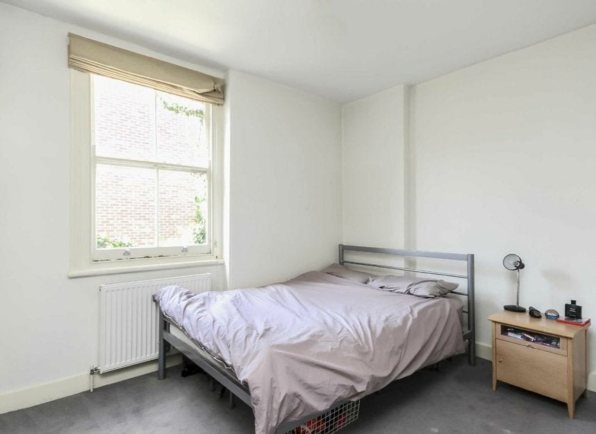 Flat Whittingstall Road in Greater London