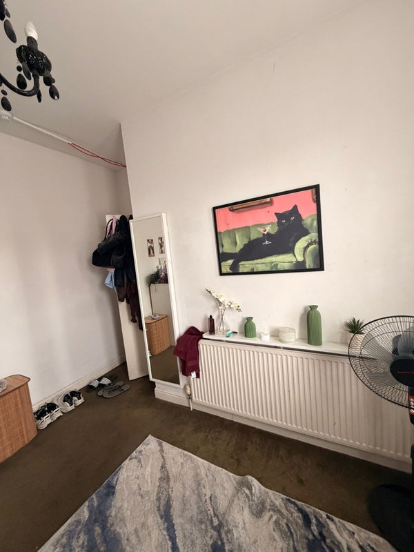Room Curwen Avenue in Greater London