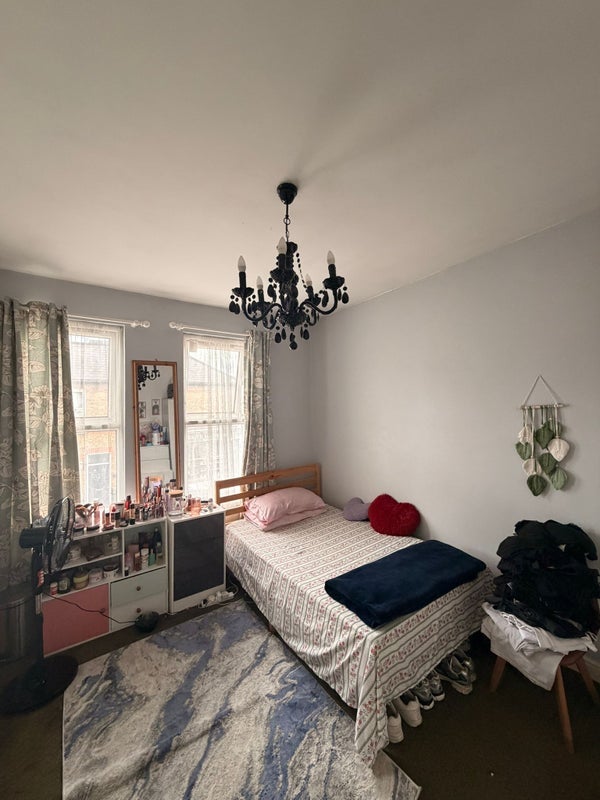 Room Curwen Avenue in Greater London