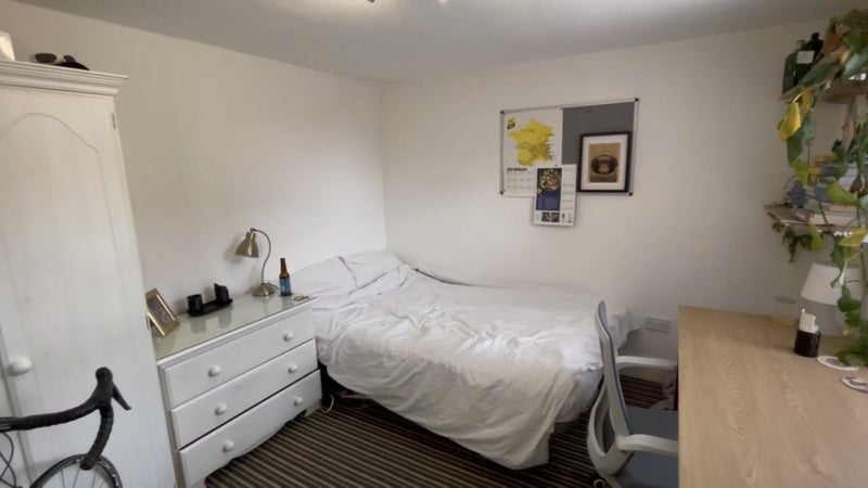 Room Raddlebarn Road in Birmingham