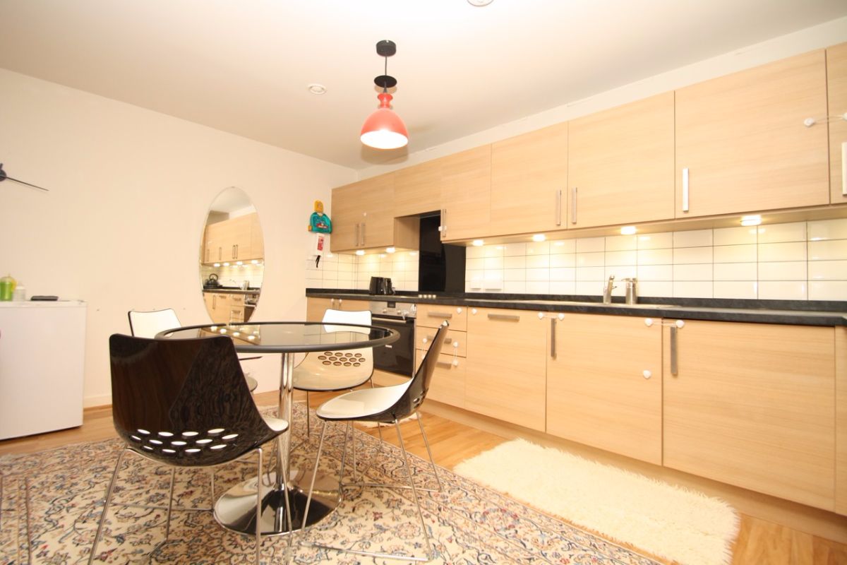 Flat Empire Way in Greater London