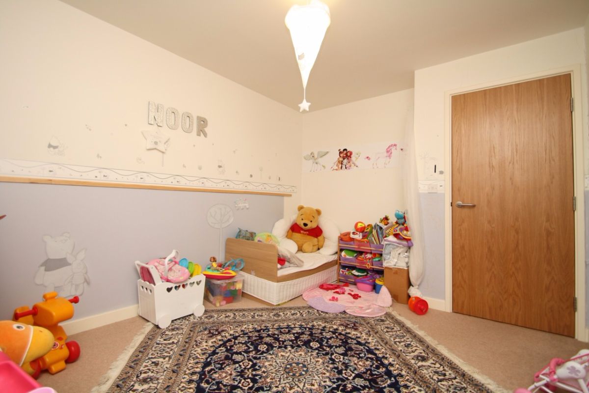 Flat Empire Way in Greater London