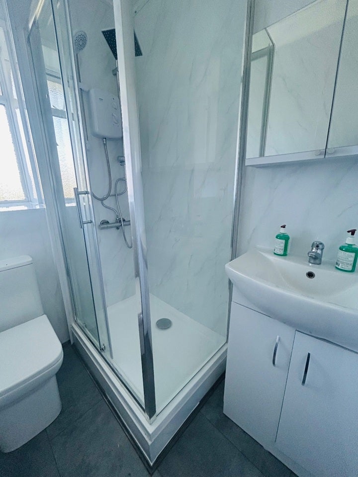 Room Rochester Square in Greater London
