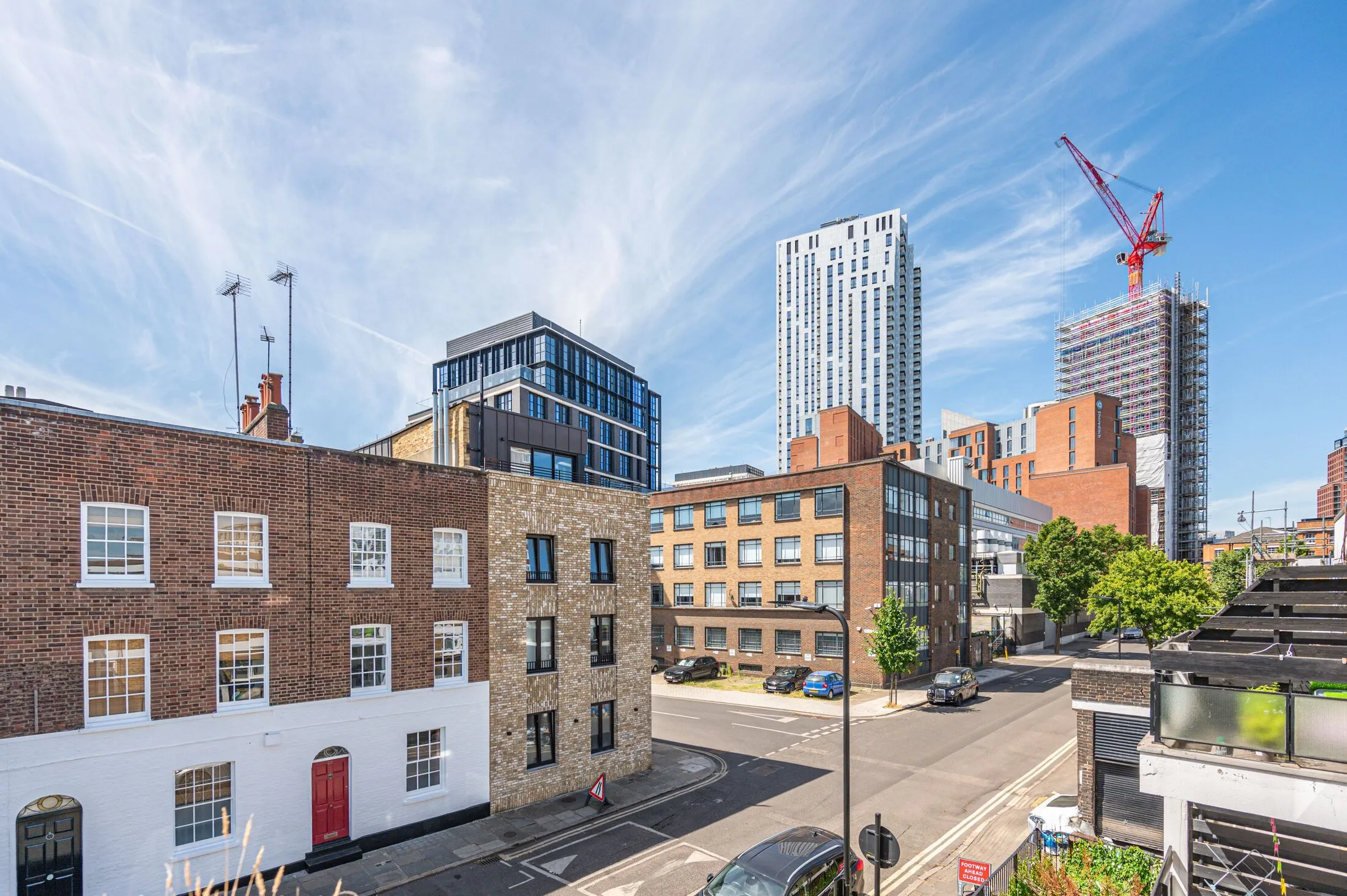 Flat Chart Street in Greater London