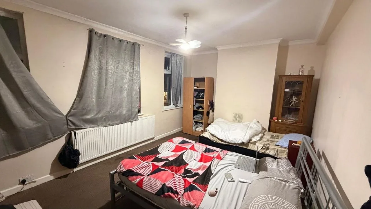 Room Tolworth Broadway in Greater London