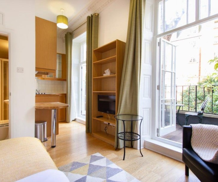 Flat Cartwright Gardens in Greater London