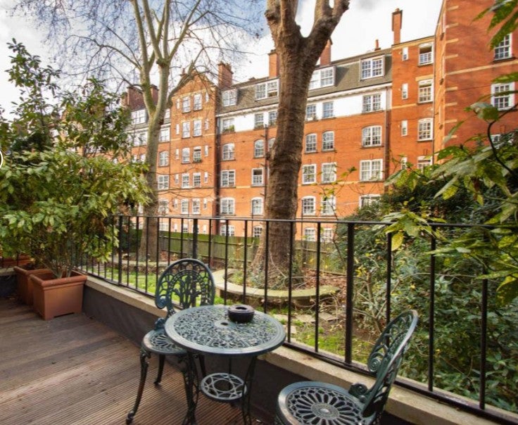 Flat Cartwright Gardens in Greater London