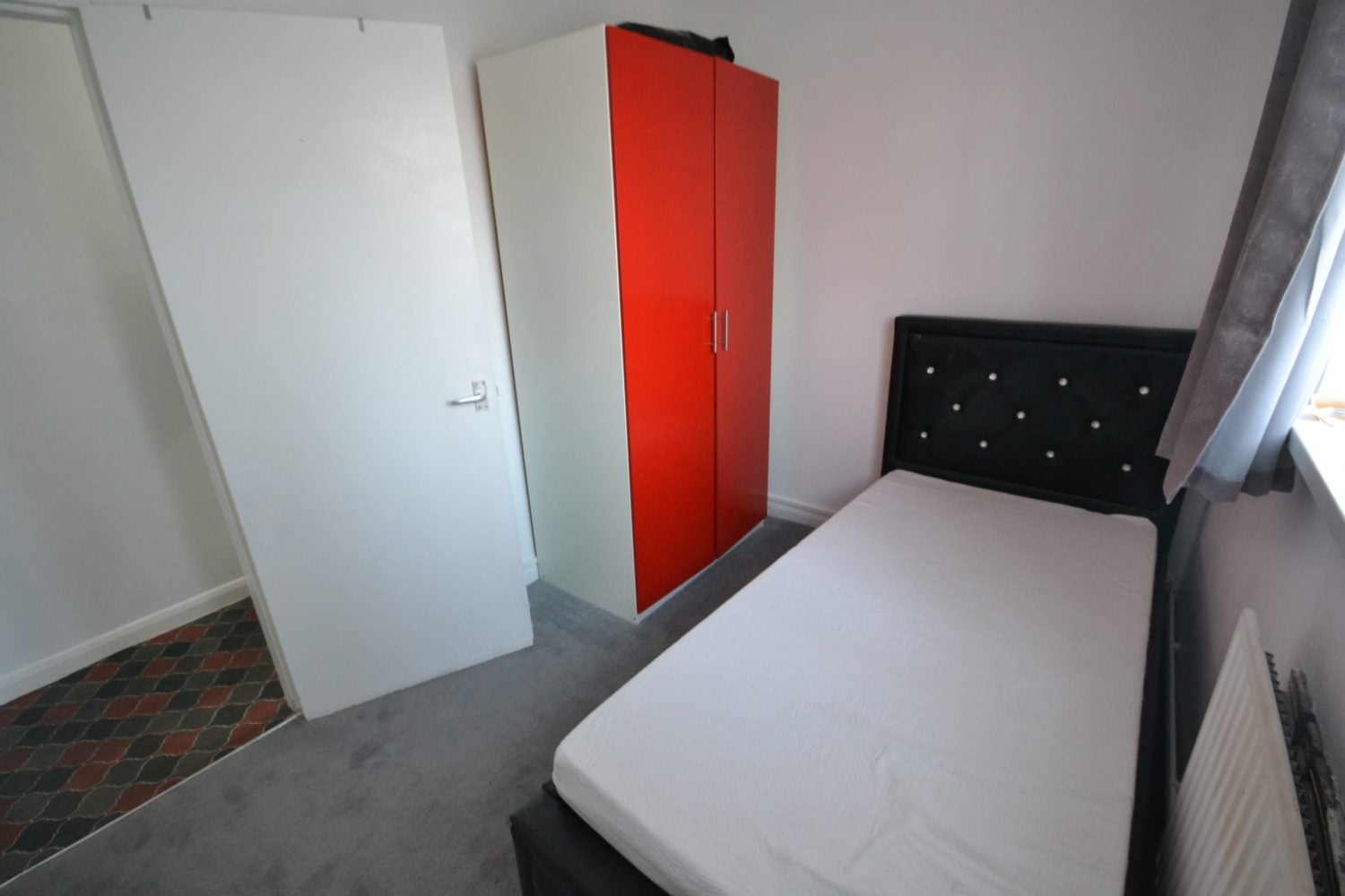 Flat Bomore Road in Greater London