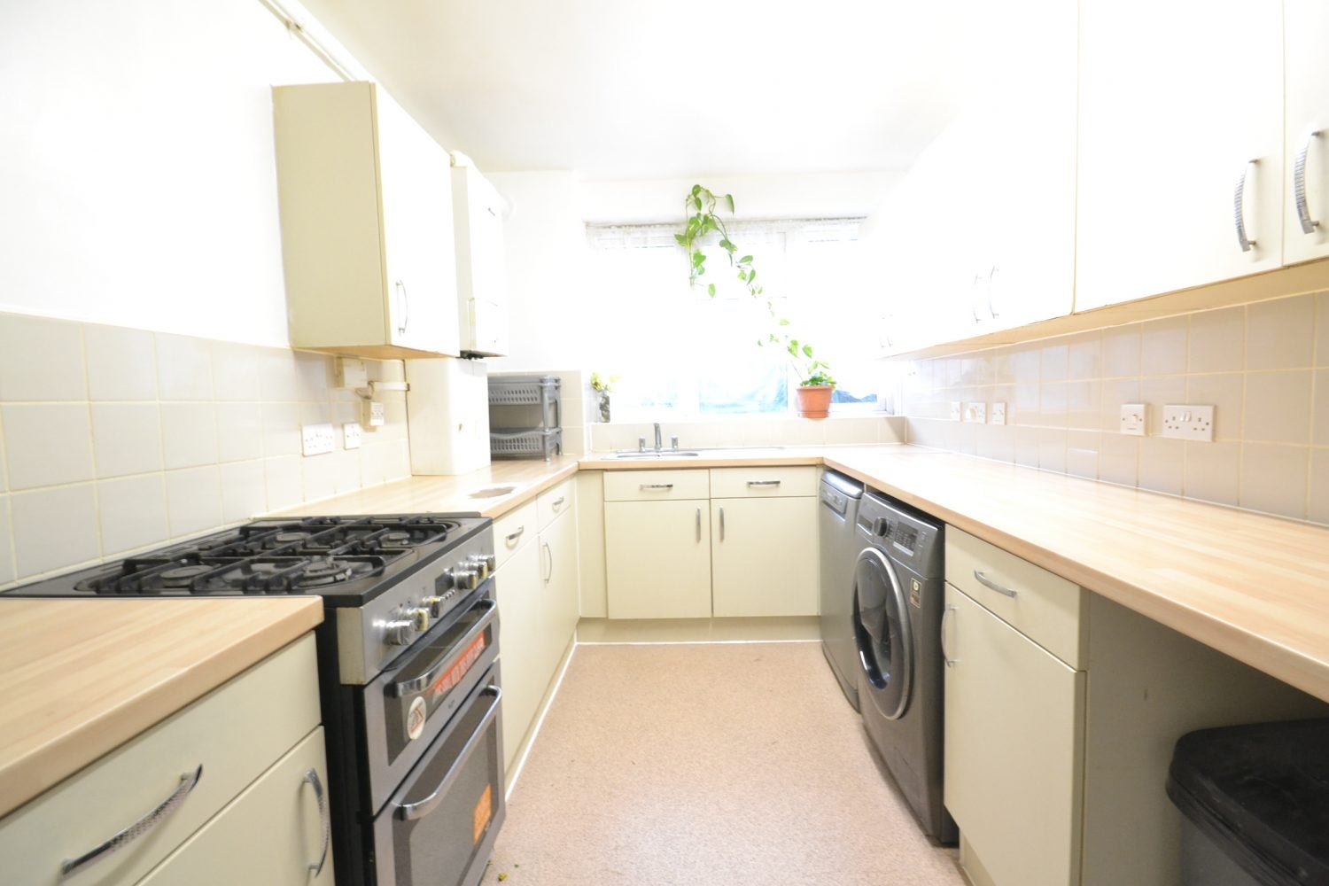 Flat Bomore Road in Greater London