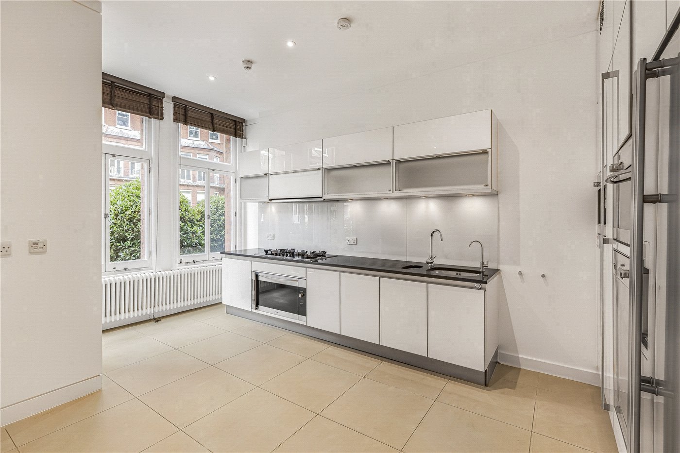 Flat Egerton Gardens in Greater London