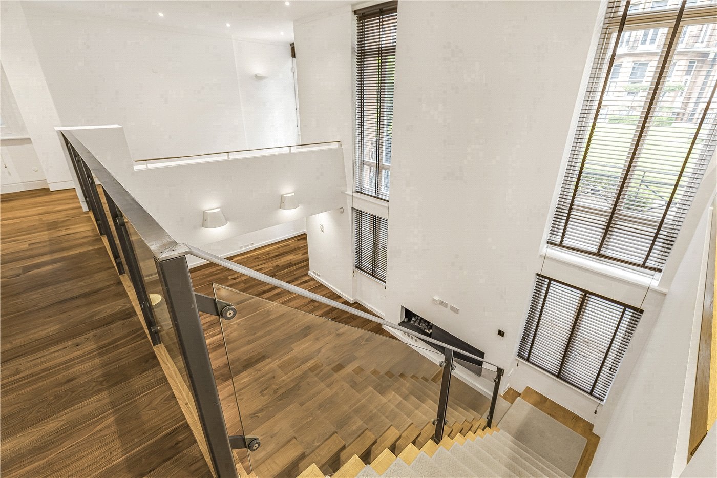 Flat Egerton Gardens in Greater London