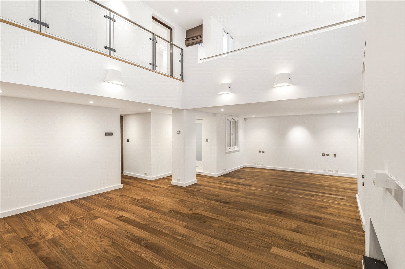 Flat Egerton Gardens in Greater London