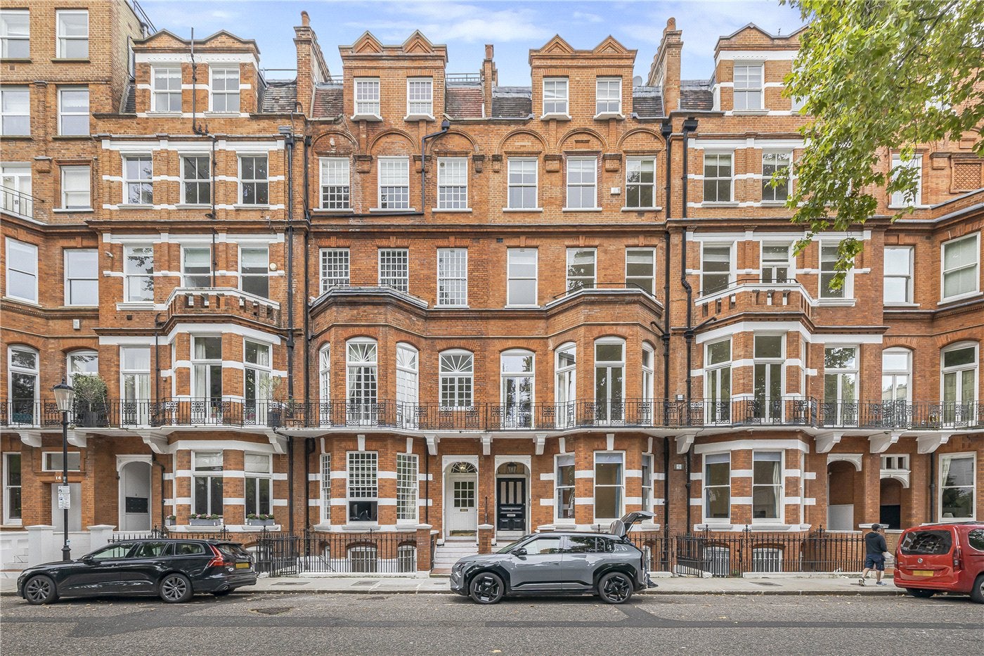 Flat Egerton Gardens in Greater London