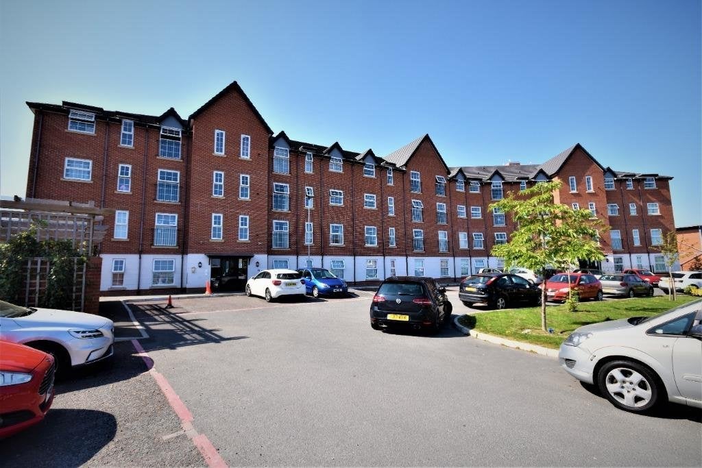 Flat Llys Nantgarw in Wrexham