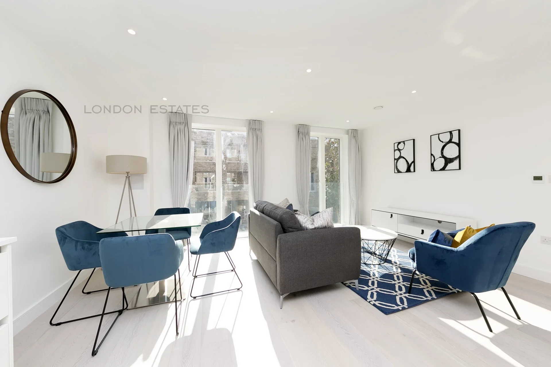 Flat Sinclair Road in Greater London
