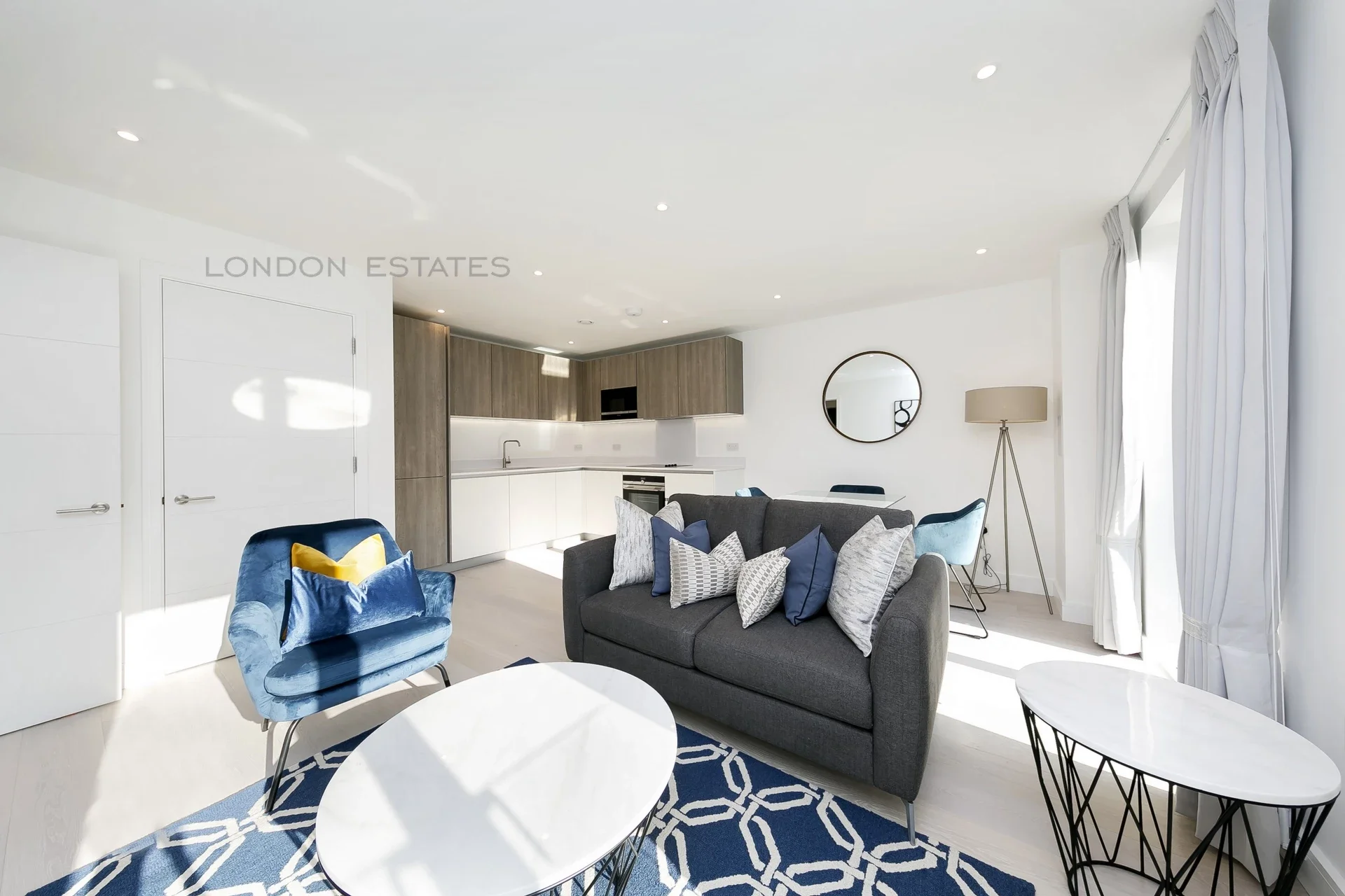 Flat Sinclair Road in Greater London