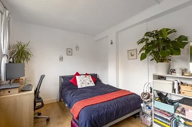 Flat Clapham Road in Greater London