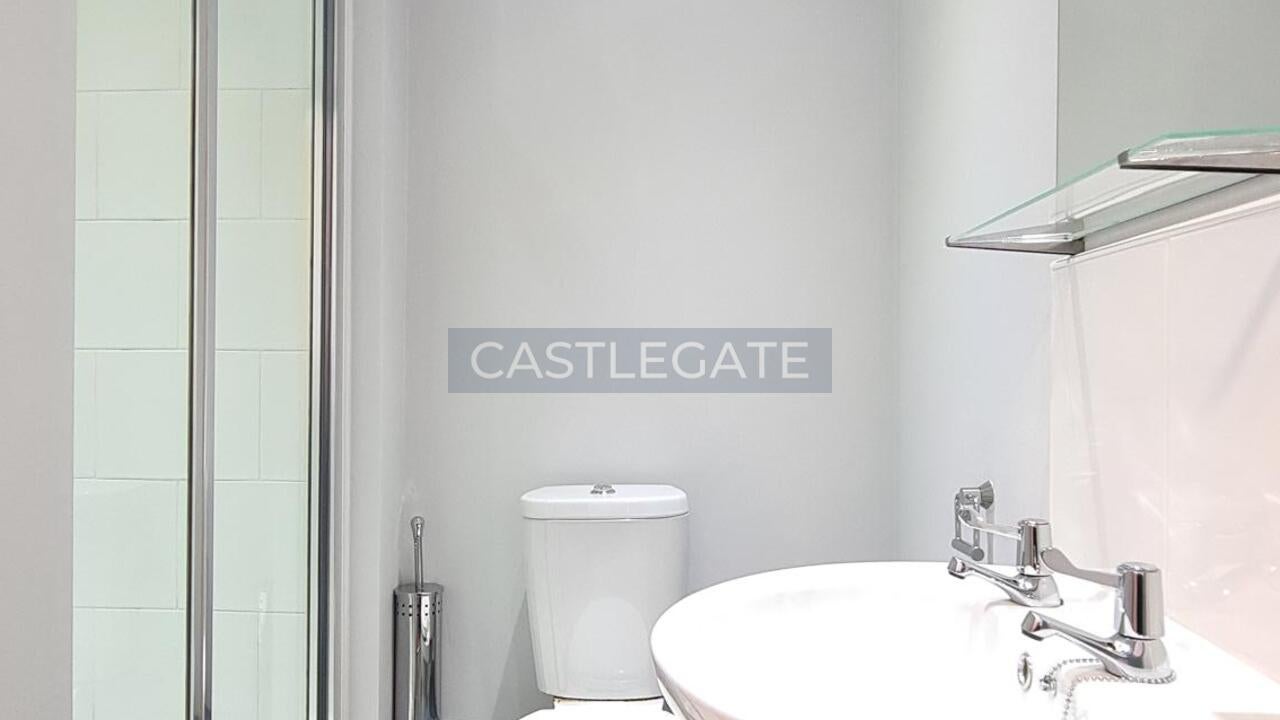 Room Threadneedle Street in Kirklees