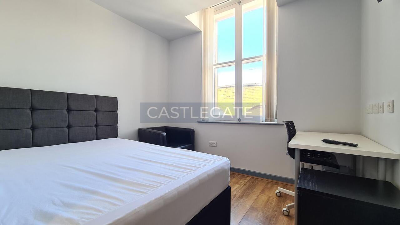 Room Threadneedle Street in Kirklees