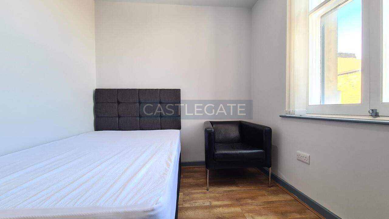 Room Threadneedle Street in Kirklees